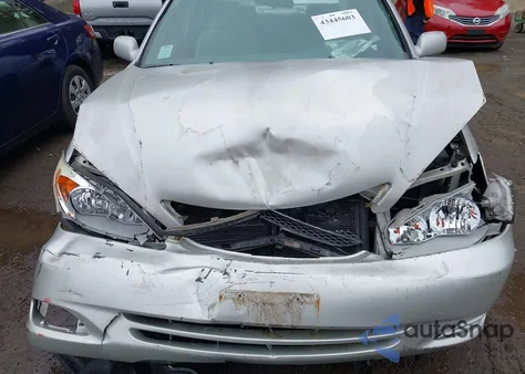 2002 Toyota Camry Le z USA, uszkodzony, nr VIN 4T1BE32K42U112639